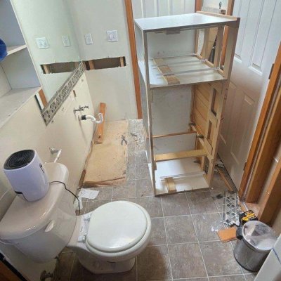 Picture of a leaking toilet